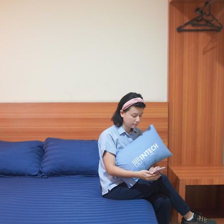 Intech Hostel Бандунг Экстерьер фото