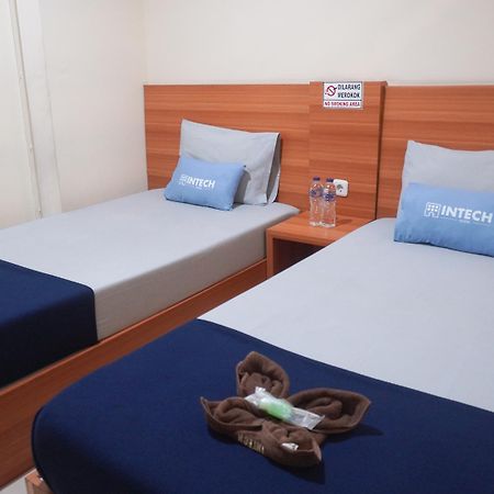 Intech Hostel Бандунг Экстерьер фото