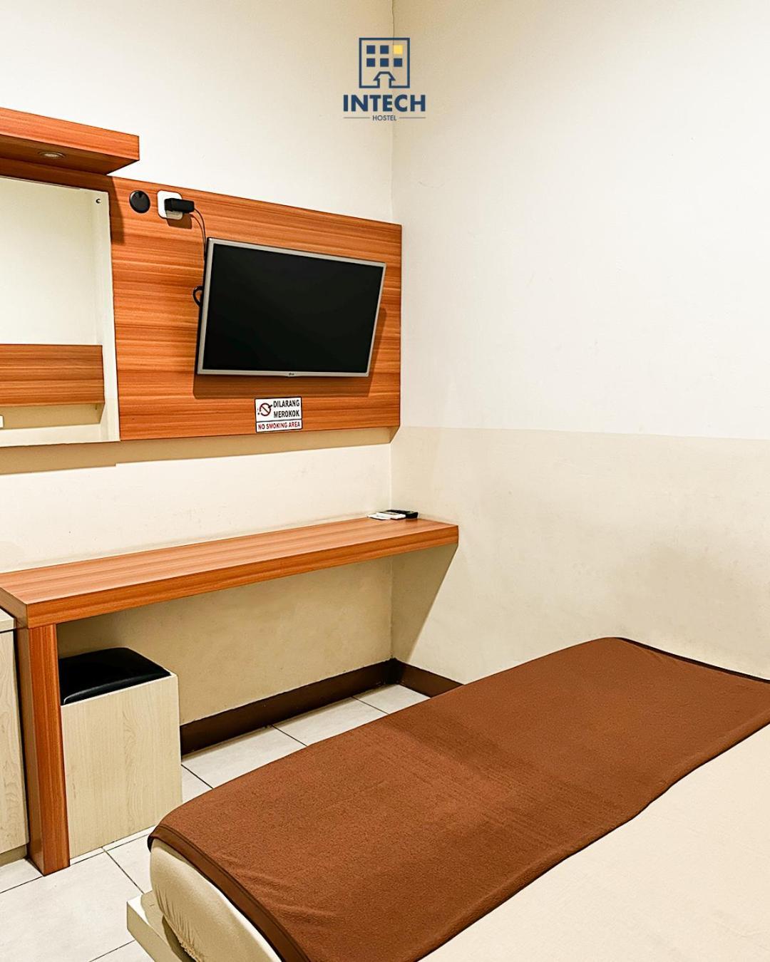 Intech Hostel Бандунг Экстерьер фото