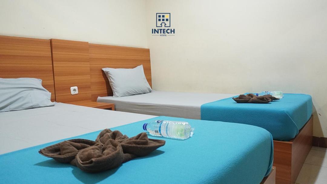 Intech Hostel Бандунг Экстерьер фото