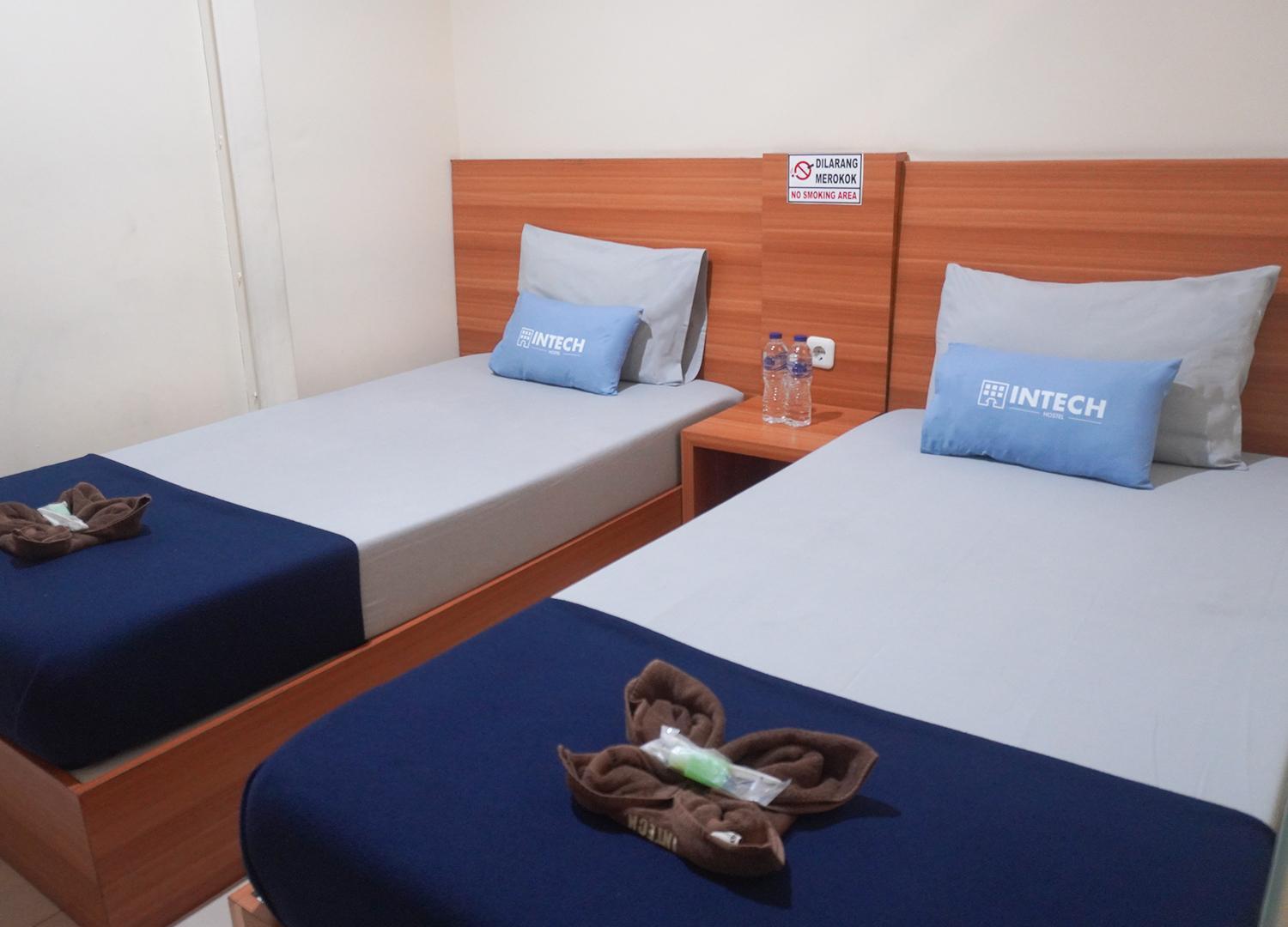 Intech Hostel Бандунг Экстерьер фото