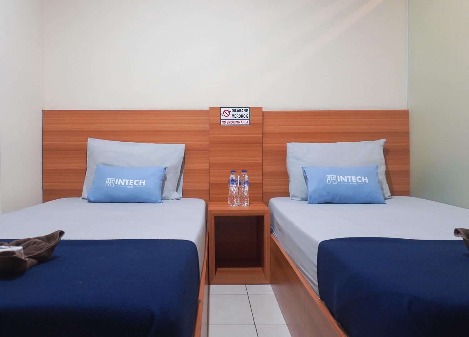 Intech Hostel Бандунг Экстерьер фото