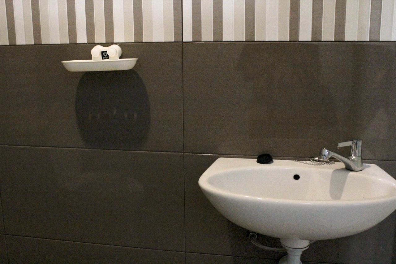 Intech Hostel Бандунг Экстерьер фото