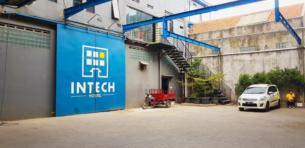 Intech Hostel Бандунг Экстерьер фото